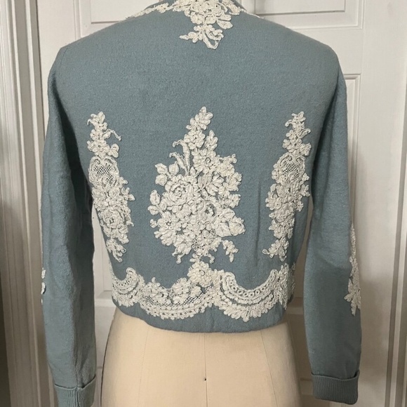 Vintage 50s Blue & White Cropped Evening Sweater w/ Lace Appliques Sz. XS - S - Picture 3 of 7